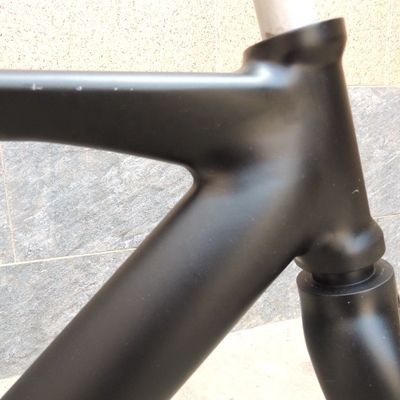 Biciclette stradali Biciclette da pista con modalità di lavorazione della superficie lucida 700C Cornice per biciclette stradali