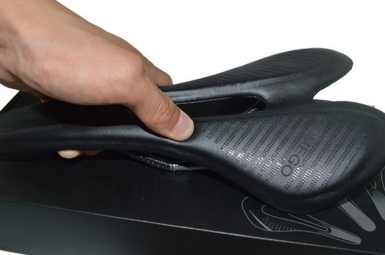 Cuscino da bicicletta in fibra di carbonio da 139 g per tutte le stagioni