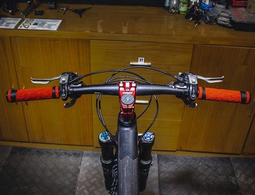 130 mm * 30 mm ENLEE Silica Gel Maniglia della bicicletta Appoggio della barra adatto alle biciclette off-road