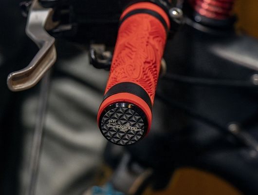 130 mm * 30 mm ENLEE Silica Gel Maniglia della bicicletta Appoggio della barra adatto alle biciclette off-road