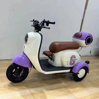 Potenza motore 600W Scooter a tre ruote per adulti Posizione motore hub posteriore Batteria integrata