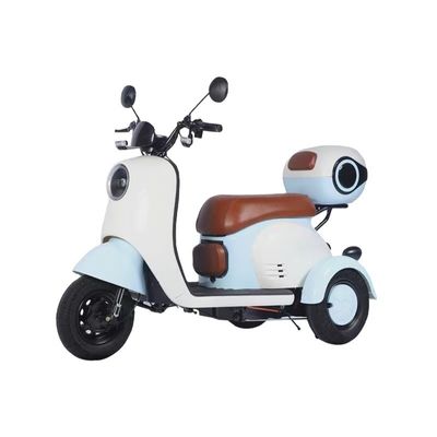 Potenza motore 600W Scooter a tre ruote per adulti Posizione motore hub posteriore Batteria integrata