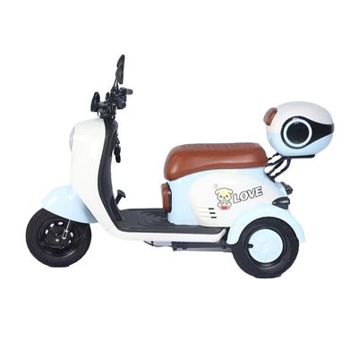 Potenza motore 600W Scooter a tre ruote per adulti Posizione motore hub posteriore Batteria integrata